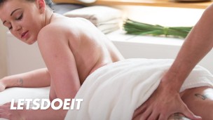 Roxy Black bekommt mehr heiße Massage von Max Dior